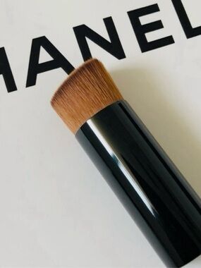 CHANEL Black Handle Brown Flat-Top Makeup Brush